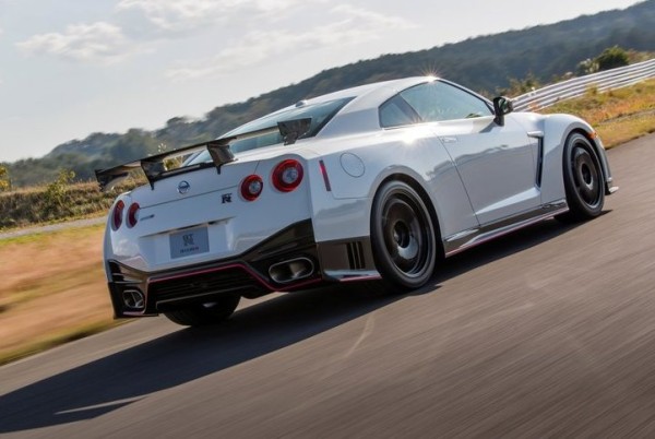 Nissan-GT-R_Nismo_2015_800x600_wallpaper_0f