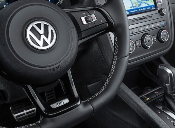 Volkswagen-Scirocco_R_2015_800x600_wallpaper_0d