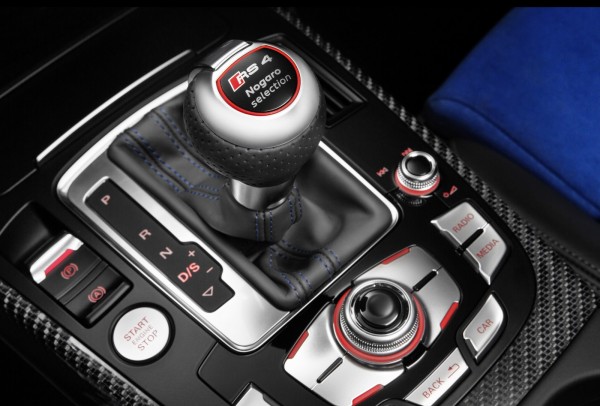 audi_rs4_avant_nogaro_selection_7_1600x1200