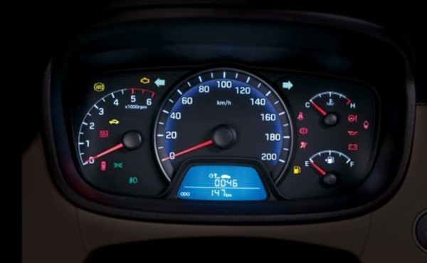 hyundai-reveals-its-new-xcent-sedan-medium_8