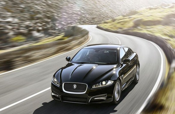 jaguar_xf_r-sport_dynamic