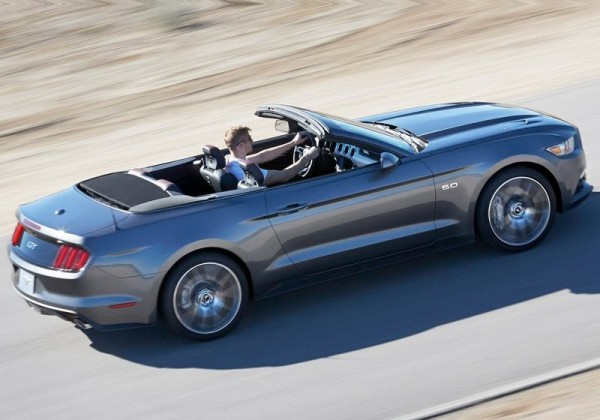 Ford-Mustang_Convertible_2015_800x600_wallpaper_11