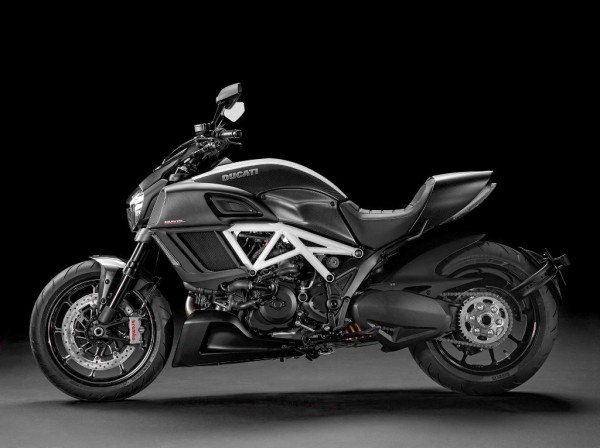 Ducati-Diavel-Carbon-05