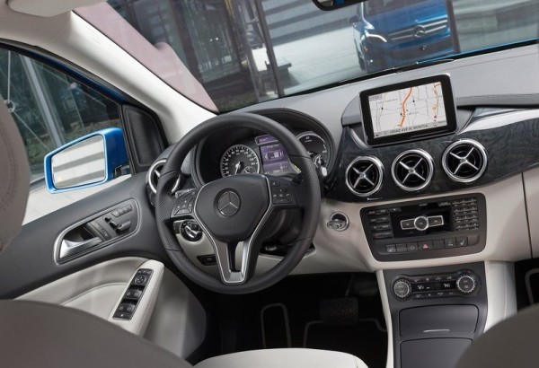 Mercedes-Benz-B-Class_Electric_Drive_2015_800x600_wallpaper_11