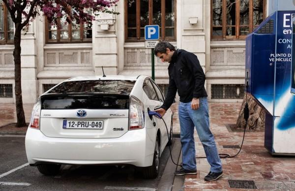 Toyota-Prius_Plug-in_Hybrid_2