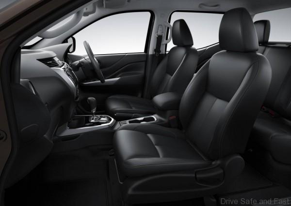 Nissan-Navara-interior-5