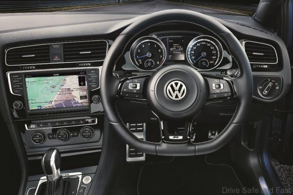 VW Golf R_Interior (4)
