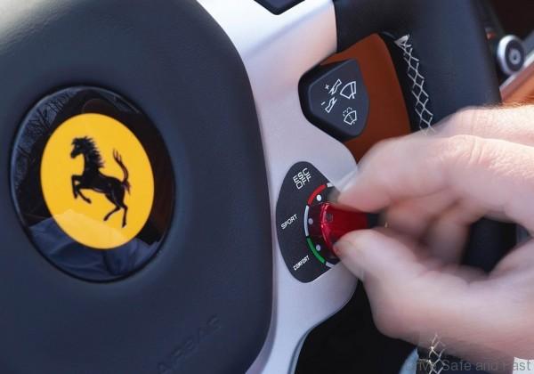 Ferrari-California-T-turbo-engine2