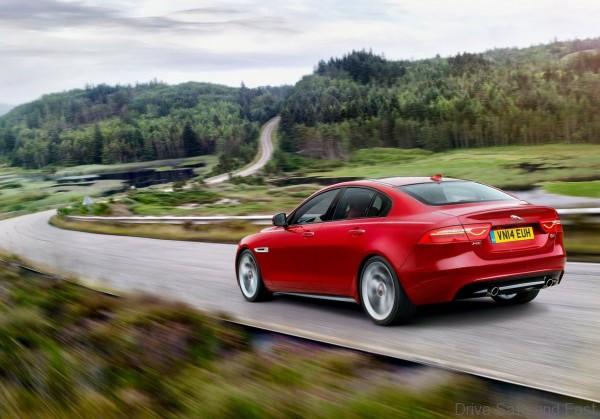 Jaguar-XE_S_2016_03