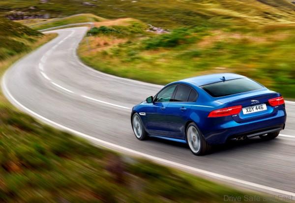 JAGUAR_XE_R_SPORT_DYNAMIC_02
