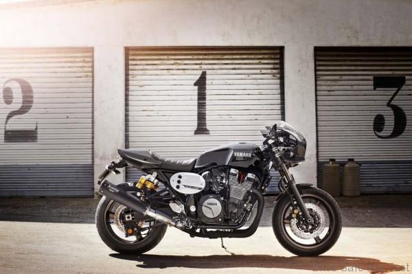 Yamaha-XJR1300-Racer-4