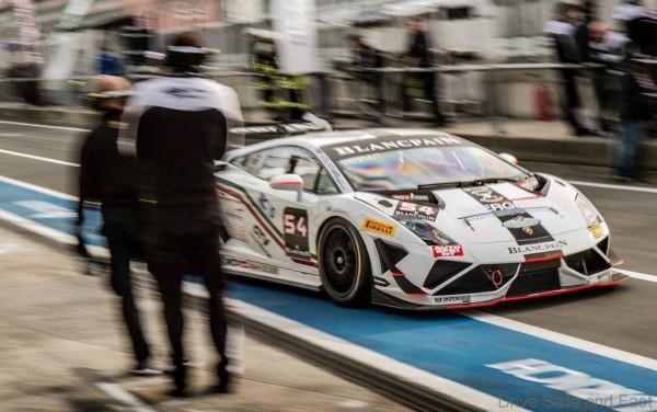 Lamborghini photo at LamboCARS.com