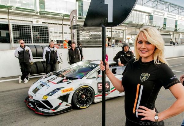 Lamborghini photo at LamboCARS.com