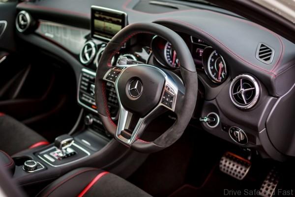 Mercedes-Benz GLA 45 AMG_Interior (1)