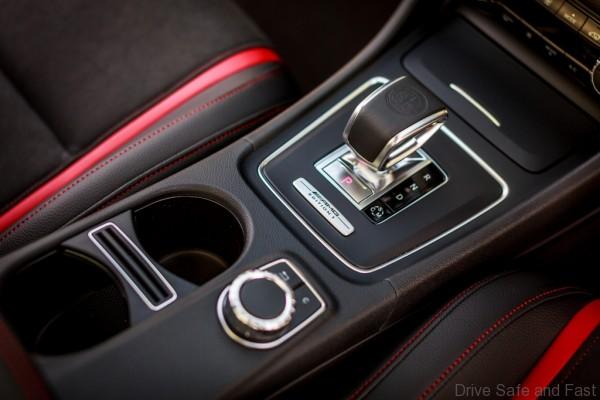 Mercedes-Benz GLA 45 AMG_Interior (13)