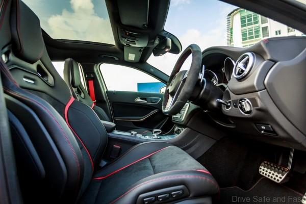 Mercedes-Benz GLA 45 AMG_Interior (24)