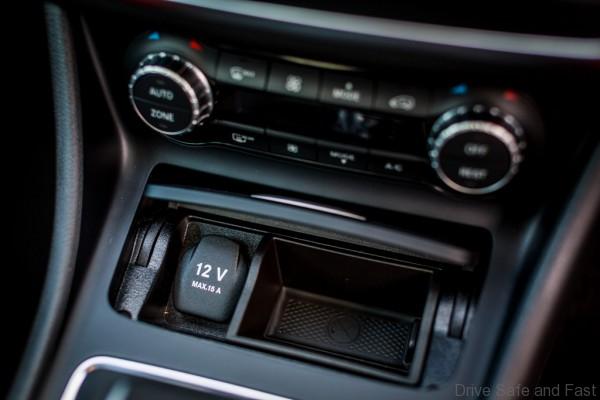 Mercedes-Benz GLA 45 AMG_Interior (6)
