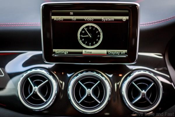 Mercedes-Benz GLA 45 AMG_Interior (7)