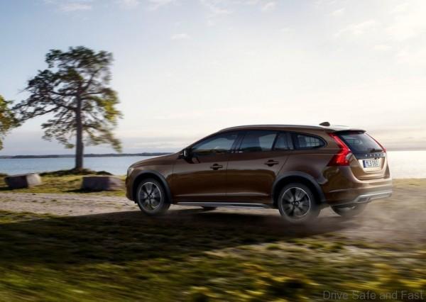 Volvo-V60_Cross_Country_201601