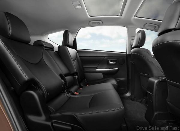 toyota-prius-v-2015_3