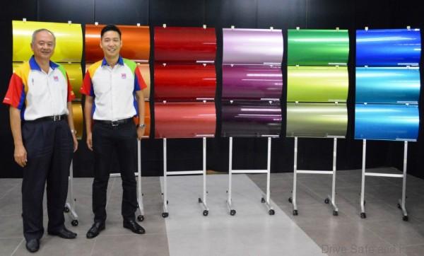 Mr. Ong Eng Keong, Assistant General Manager-Group Technical Sales Dept. Industrial Use and Mr. Alex Yoong, Assistant General Manager-Marketing of Nippon Paint Malaysia with the Just Me automotive colour display