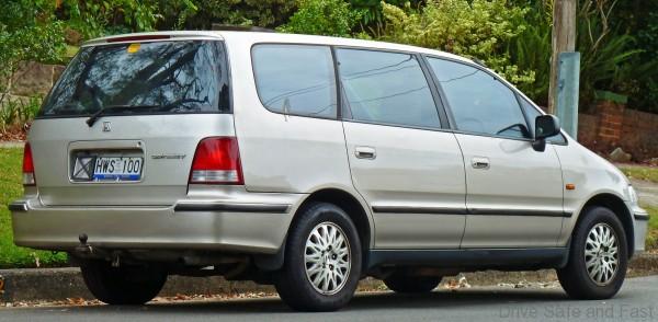 1998-2000_Honda_Odyssey_van_(2011-03-10)_02