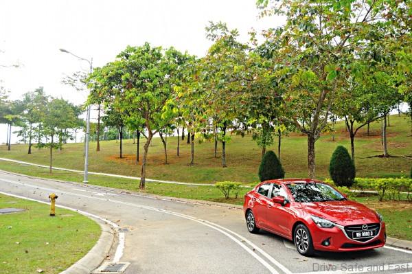 Mazda 2 Sedan 1