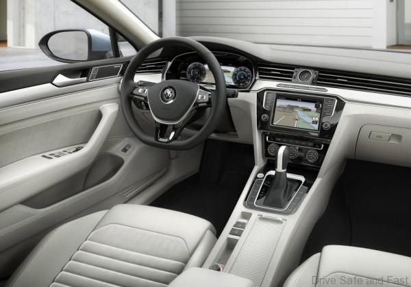 Volkswagen-Passat_2015_5