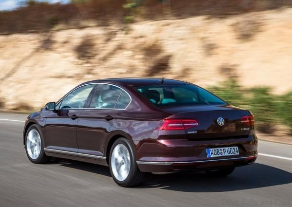 Volkswagen-Passat_2015_7