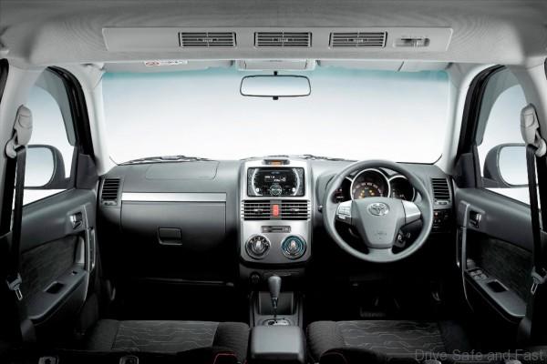 Toyota Rush_Dashboard wide angle
