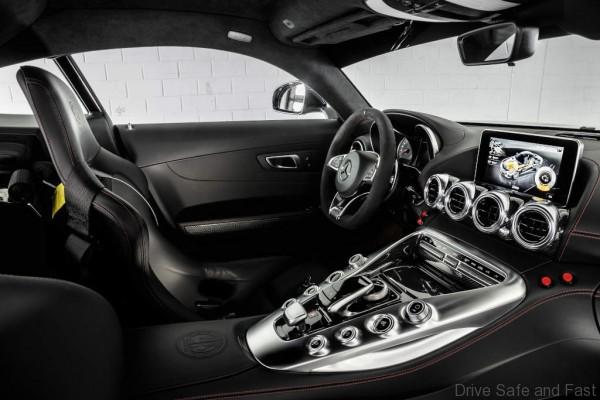 Mercedes-AMG GT S als offizielles Safety Car der DTM 2015 Mercedes-AMG GT S as the Official Safety Car of the DTM 2015