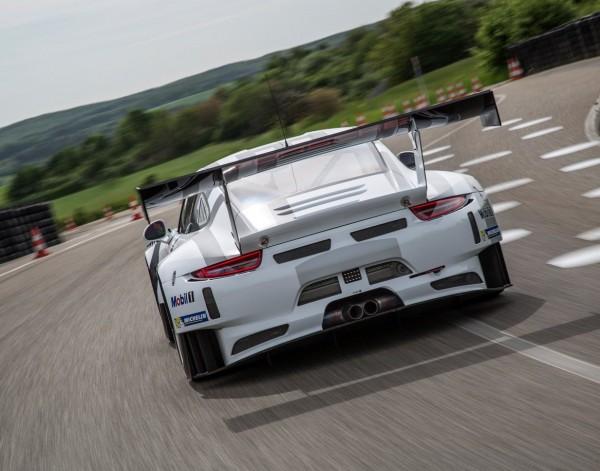 Porsche-911_GT3_R_2016_04