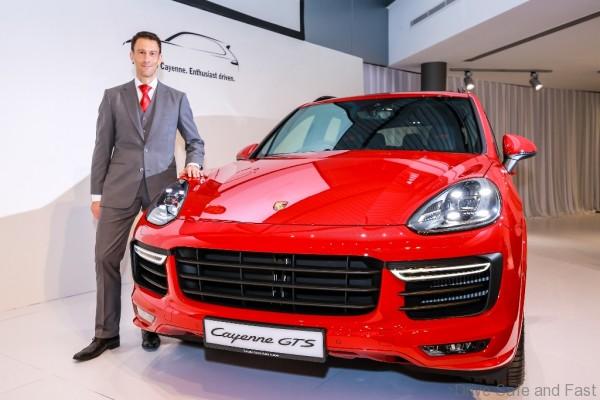 Porsche Arnt Bayer, CEO SDAP with new Cayenne GTS