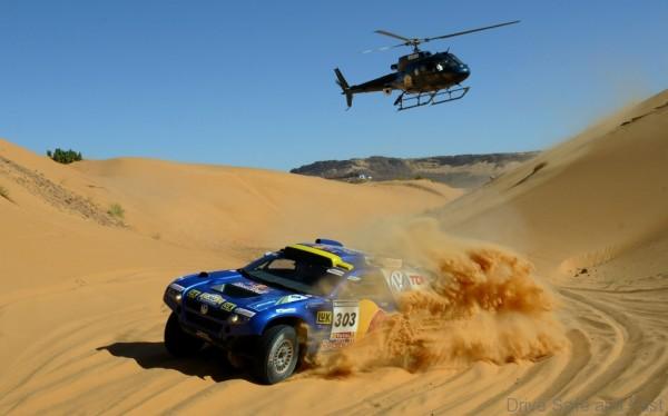 dakar_rally_support_helicopter