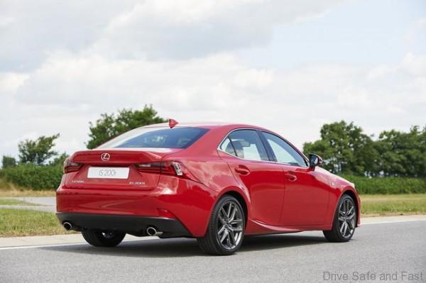 Lexus IS 200t (8)