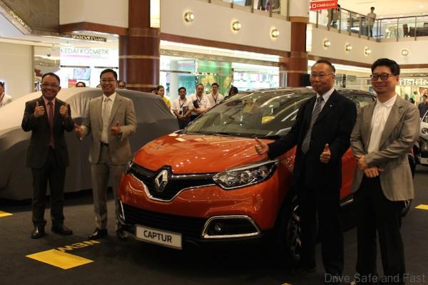 At the preview of Captur - Renault's first urban crossover