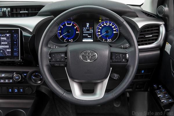 Hilux-Interior-6