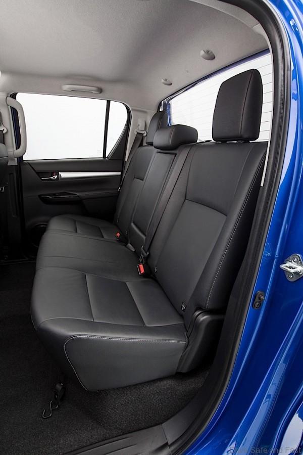 Hilux-Interior-8