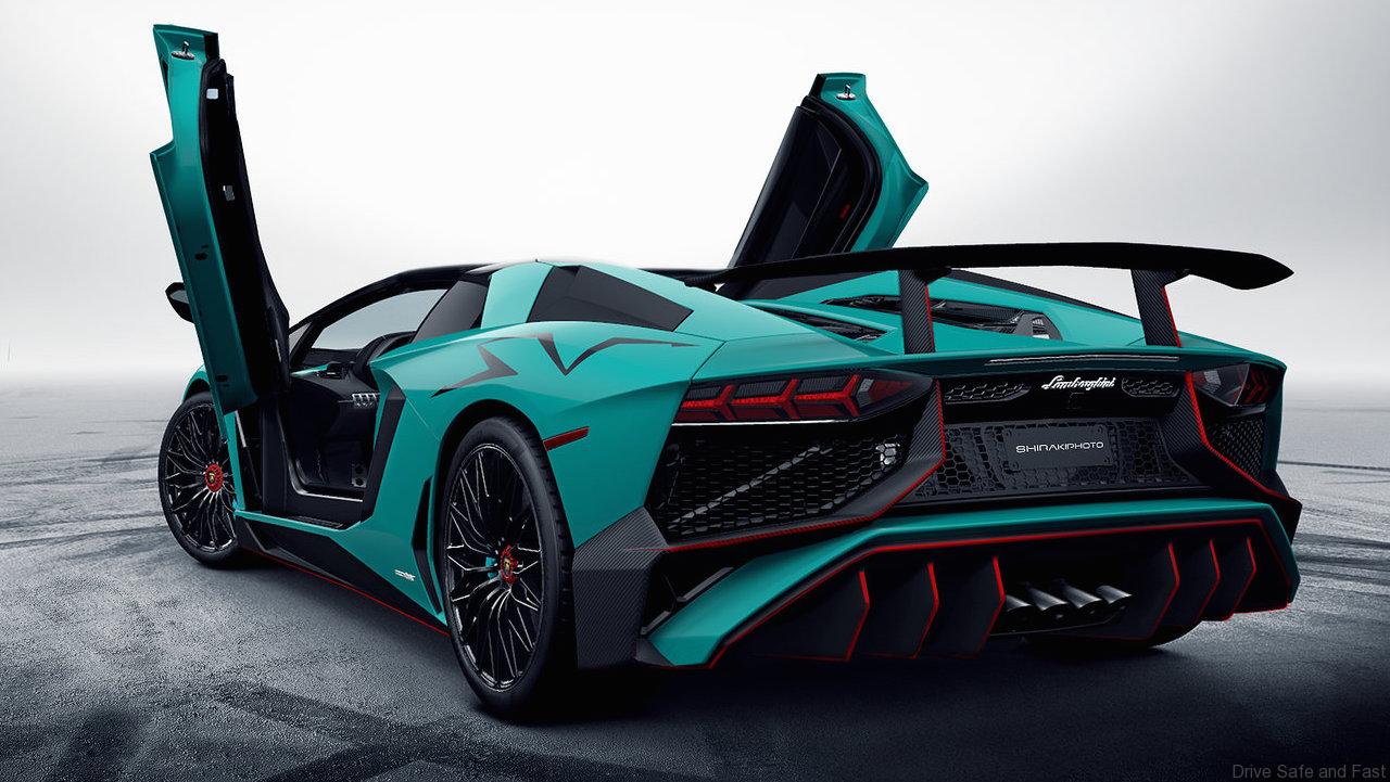 First Images of Aventador SV Roadster Released