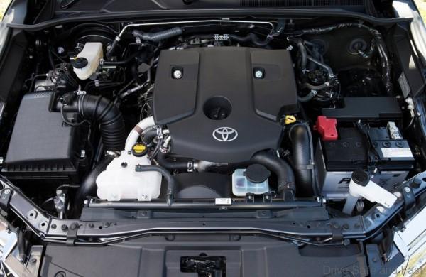 Toyota-Fortuner_2016_2