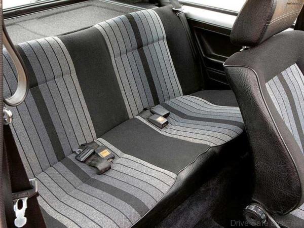 Volkswagen-Golf_I_GTI_1976_3