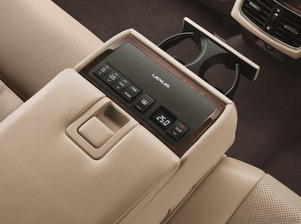 3-zone Air Conditioning & Rear Armrest Control Panel