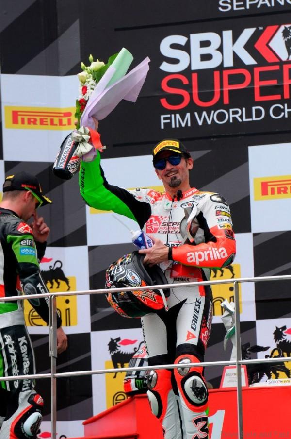 Aprilia1_Biaggi_Sepang_Podium