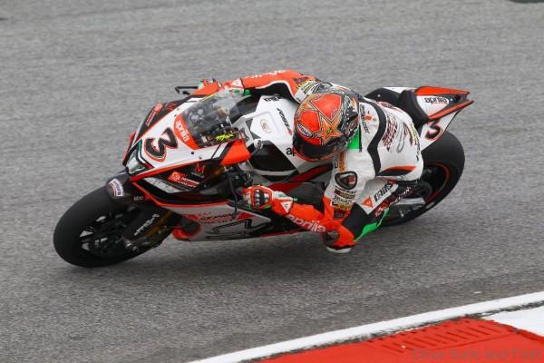 Aprilia2_Biaggi_Sepang_Race