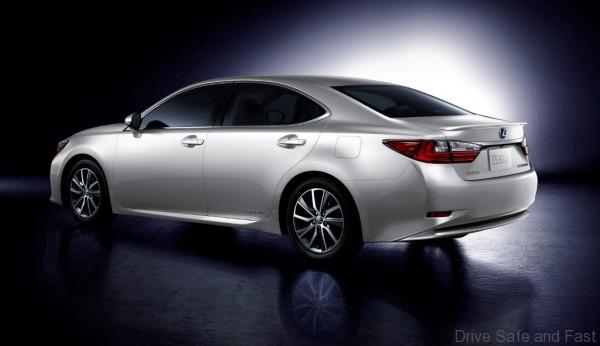 ES 300h-3-Quarter Rear View