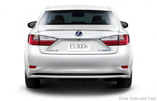 ES 300h-Rear View