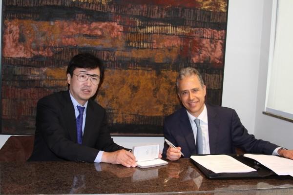 Honda Aircraft has appointed Líder Aviação as the exclusive dealer to provide sales, service and support for the HondaJet in Brazil. Pictured left to right is Honda Aircraft Company President and CEO Michimasa Fujino and Líder President and CEO Eduardo Vaz.