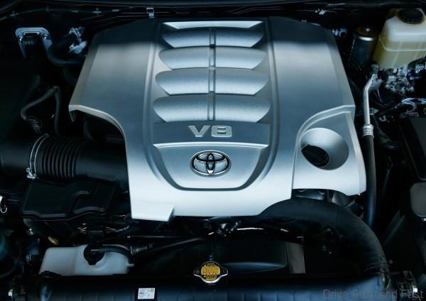 Toyota-Land_Cruiser_2016_5