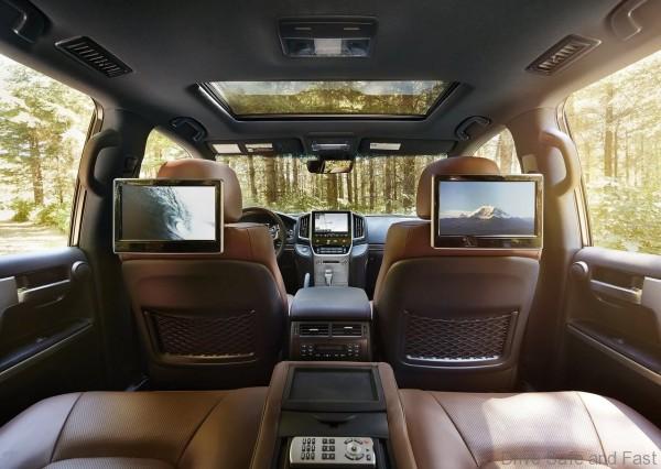 Toyota-Land_Cruiser_2016_6