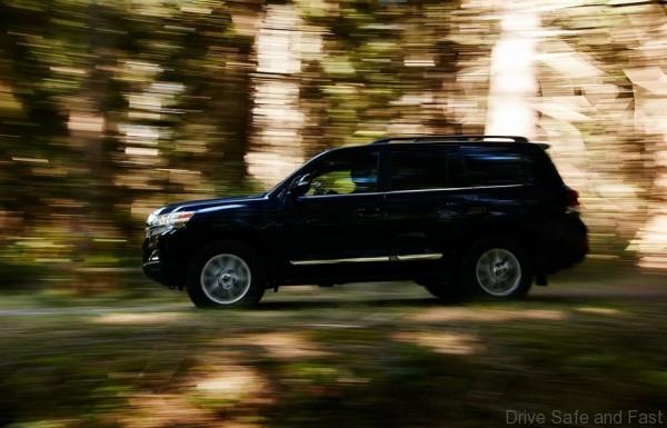 Toyota-Land_Cruiser_2016_9